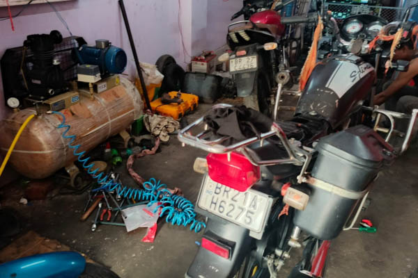 Chintu Mantu bike repairing and washing center Warisaliganj