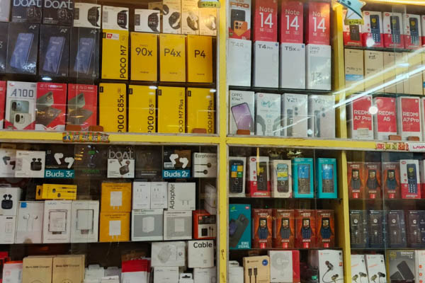 Mobile shop and gift house in Warisaliganj