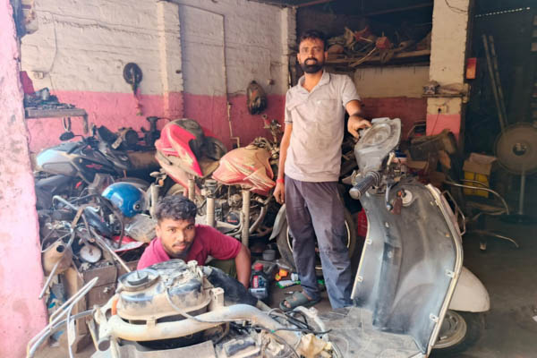 Sudhir Work Shop 2 wheeler garage in Warisaliganj