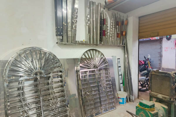 Steelco Fabricator steel gate and railing manufacturer Warisaliganj